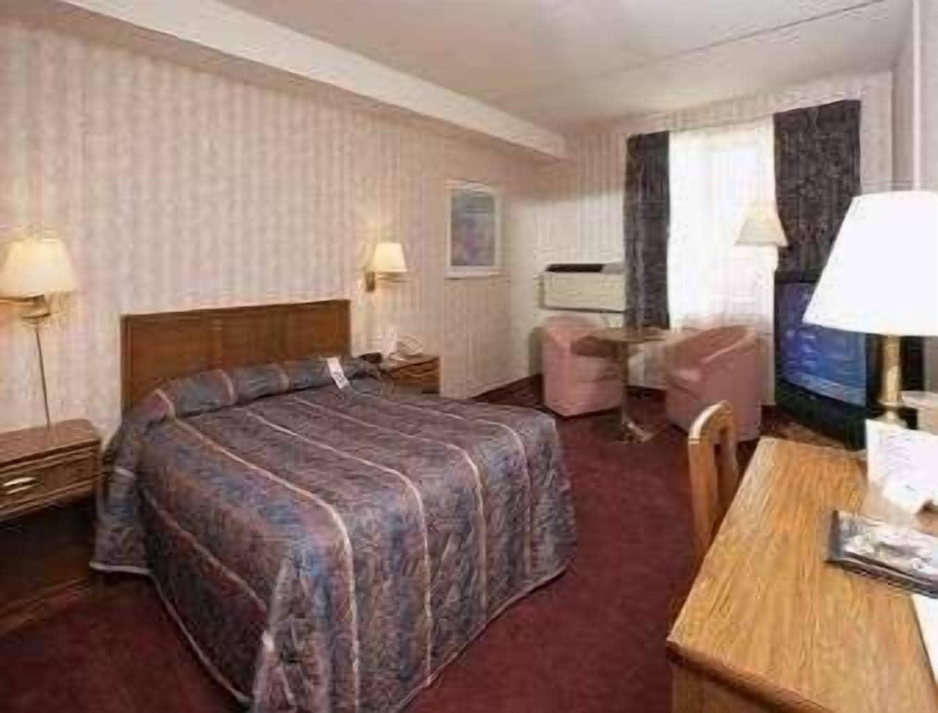 Travelodge By Wyndham Niagara Falls Lundys Lane Екстер'єр фото